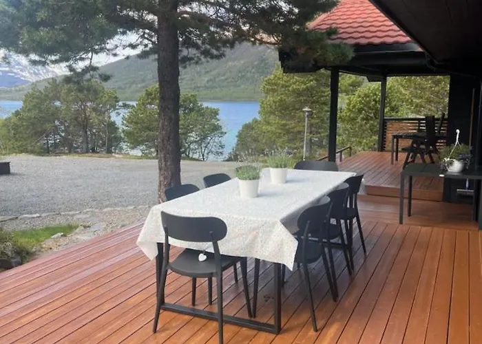 Feriehus Unik Med 12 Soveplsser På Senja - Egen